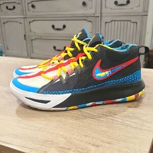 Nike Kyrie Flytrap 6 Playful Graphics & Vibrant Colors Make Up This Kids size 6Y